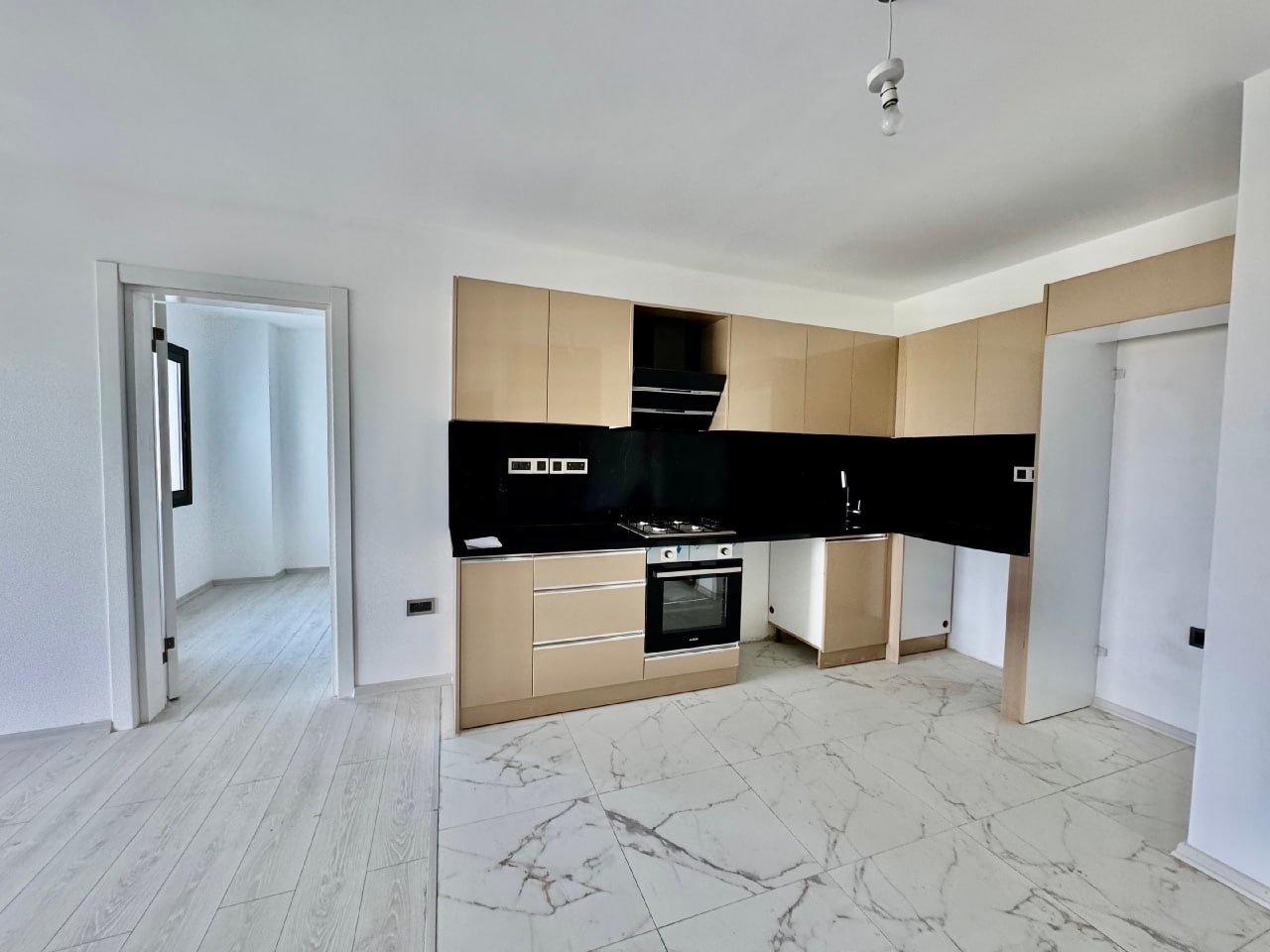 Фото 1 из 3: Продажа 1+1, Лонг Бич, Искеле