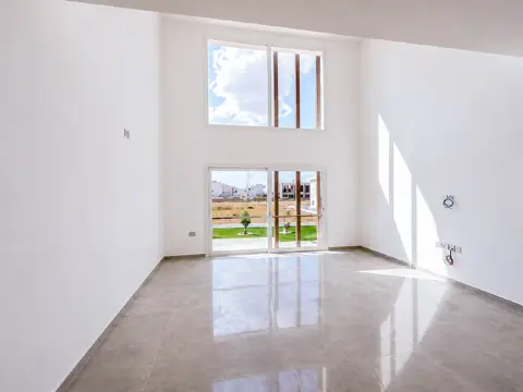 Продажа 2+1, Лонг Бич, Искеле
